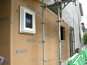 外壁構造用パネル貼と樹脂サッシ