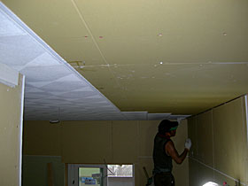 天井岩綿吸音板貼施工