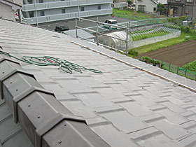 屋根三州陶器防災平板瓦葺き