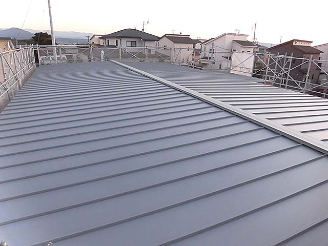 屋根 ガルバニウム鋼板 タテハゼ葺き