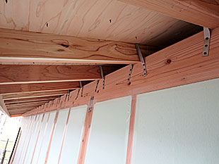 屋根垂木補強金物使用